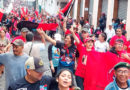 Familias matagalpinas participando de la caminata en celebración del 43 aniversario de la Revolución Sandinista.