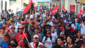 Ciudadanos de Matagalpa en Nicaragua, participando en caminata celebrando el cuarto aniversario de la derrota del terrorismo golpista