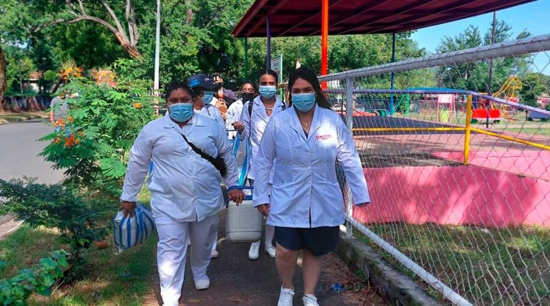 Brigadas del Ministerio de Salud de Nicaragua (MINSA), en el barrio Batahola Norte de Managua