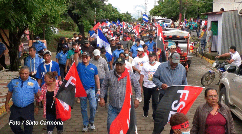 Militancia sandinista de Rivas en caminata por las calles de la ciudad.