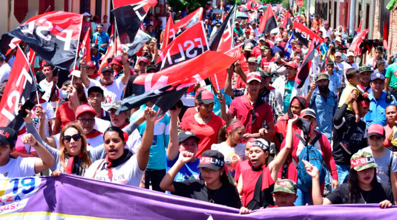 Ciudadanos del El Sauce en Nicaragua, participan en caminata celebrando el 43 aniversario de la liberación de su municipio.