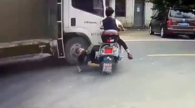 accidente, china, moto, camion, camara, seguridad