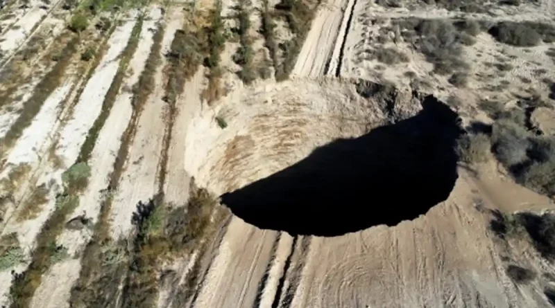 agujero, chile, enorme