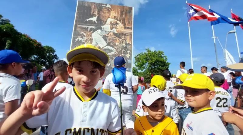 roberto clemente, parque luis Alfonso velasquez flores, managua,