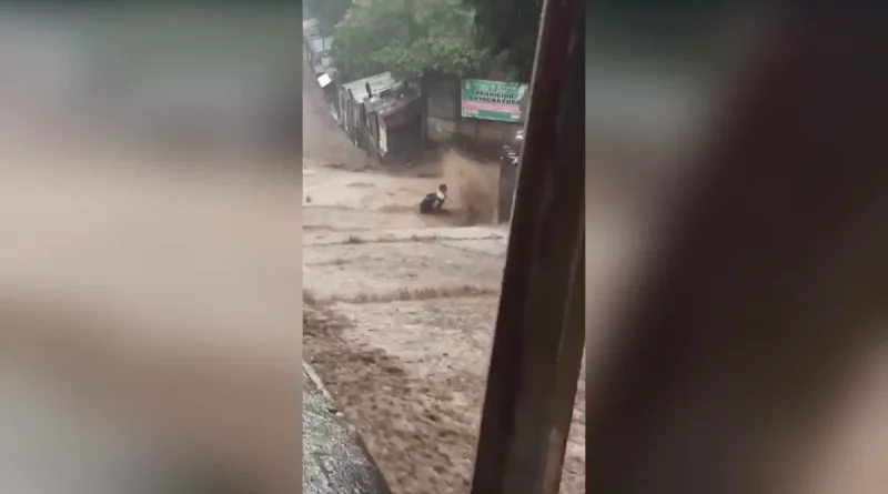 niño, imprudente, matagalpa, lluvia, corriente, arrastrado