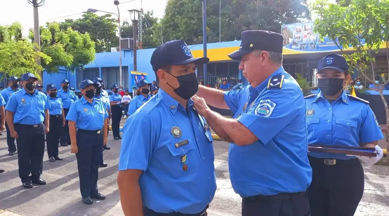 policia de nicaragua, nicaragua, ascenso en grados, oficiales, chinandega,