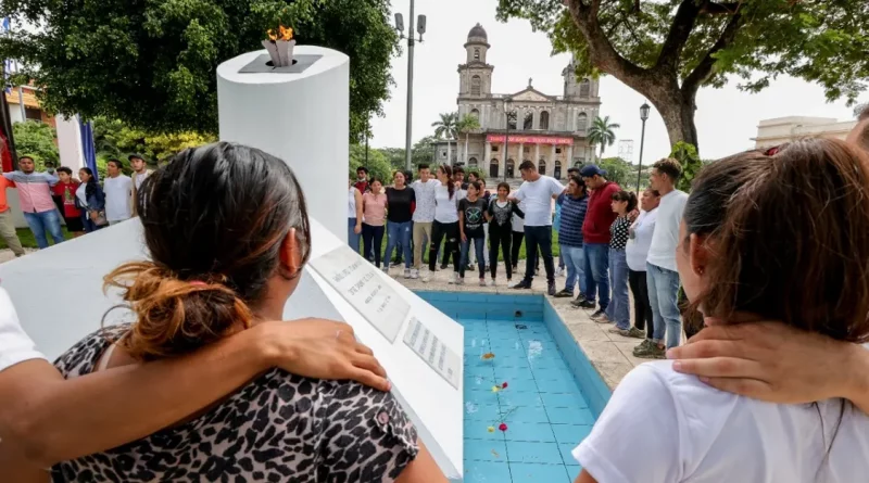 heroes y martires, plaza, revolucion, dia, difuntos, nicaragua, 19 de julio