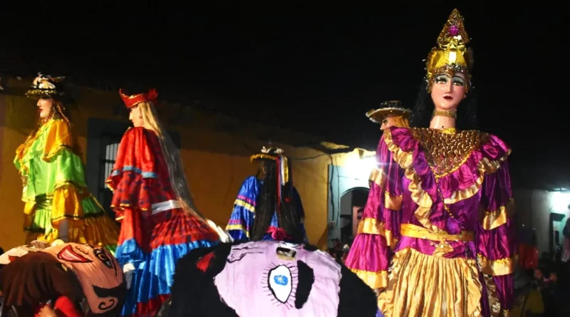 leon, gigantona, enano cabezon, concurso, tradicion, cultura, nicaragua