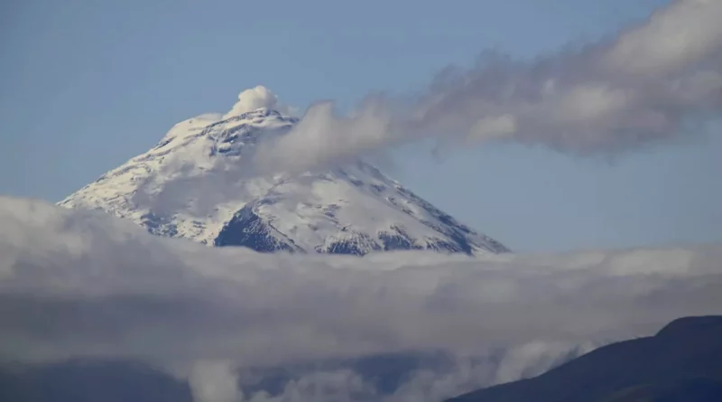 internacionales, ecuador, volcán, altura, emisiones, nube