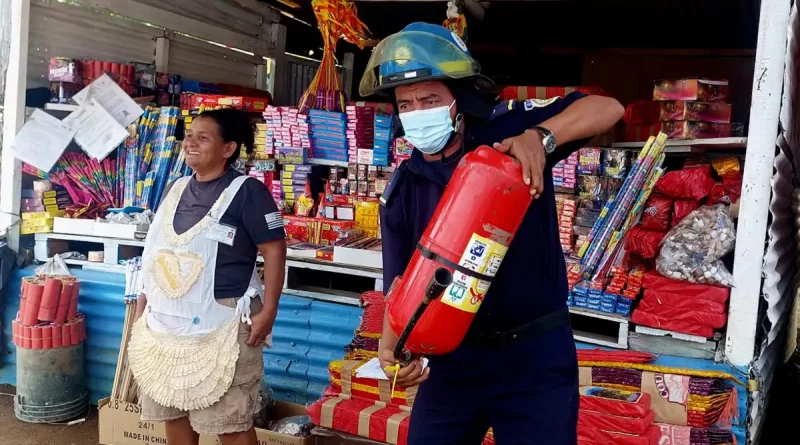 bomberos, mercado, puestos, tramos, pólvora, venta, comerciantes, seguridad, comprueban, recorrido, inspección, medidas, seguridad, recorrido,