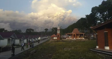 volca semeru, java, indonesia, erupcion volcan,