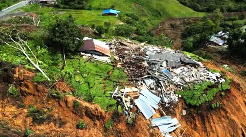 derrumbe, colombia, carretera, gustavo, petro