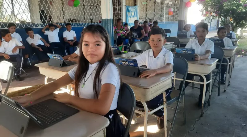 lanzamiento, revolución, tecnológica, Chinandega, MINED, autoridades, escuelas, multigrados, equipamiento, insumos, tecnología, educación, estudiantes, mejorar, aprendizaje,