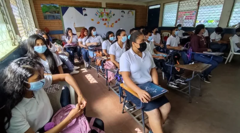 estudiantes, mined, ministerio de educacion, secundaria a distancia en el campo, nicaragua, secundaria a distancia,