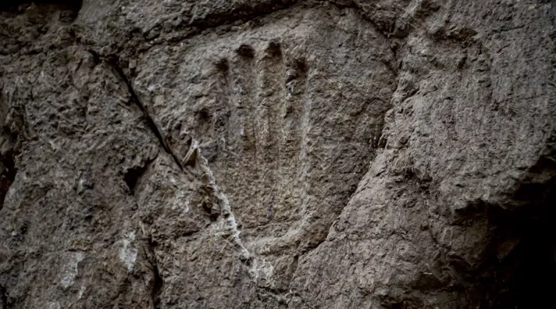 mano, misteriosa, encuentrasn ,descubrimiento, arqueología, Jerusalén, Israel, huella, mil , años, tallada, foso, seco, antigüedad, descubierta, muros, piedra,