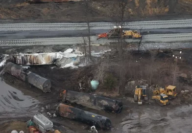 contaminación, agua, repugnante, senador, estadounidense, muestra, nivel, descarrilamiento, tren, producto, animales, muertos, surgido, peces,