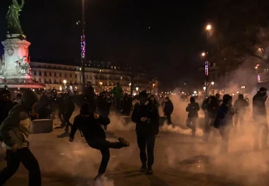 MANIFESTANTES, PROTESTAS, FRANCIAQ, PARIS,
