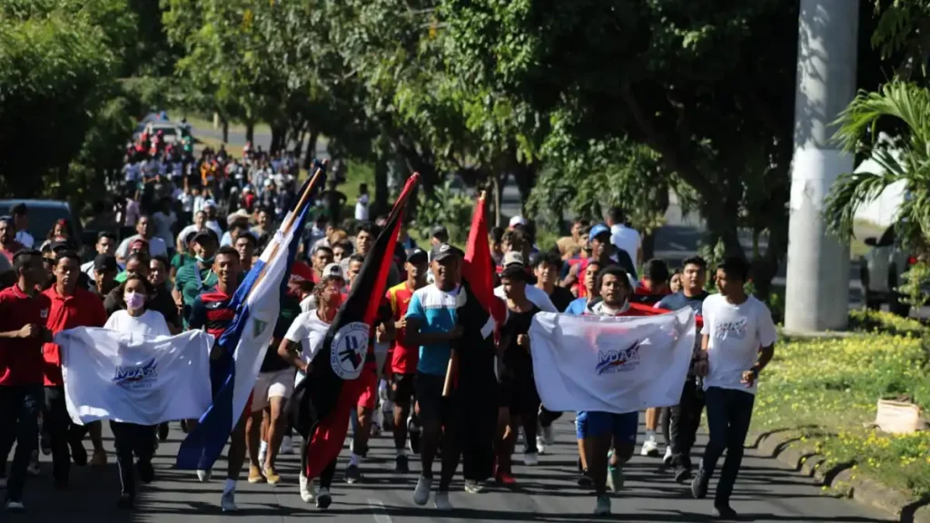 juventud, sandinista, cruzada, nacional, alfabetización, aniversario, 43, conmemora, celebra, relevo, banderas, estudiantes,