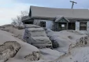 erupcipon, rusia, familias evacuadas, casas cubiertas de lava, nieve negra, rusik, erupcion,