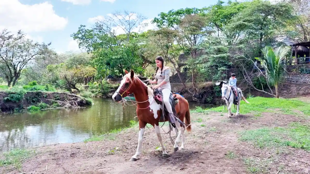 Riveras del Mayales, la casa del pescado, te espera en este verano en ...