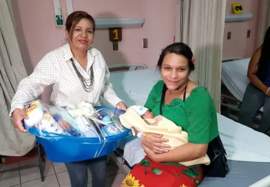 alcaldia de esteli, nuevas madres, dia de las madres, nuevas madres, regalos, serenata,