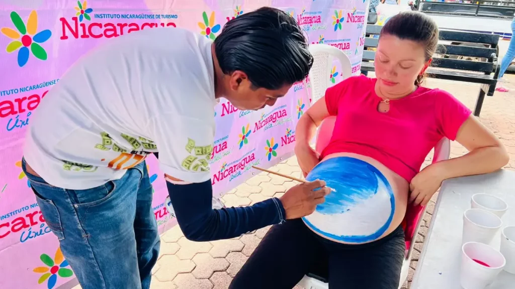 belly painting, pintores, matagalpa, mujeres embarazadas, nicaragua, feria, tertulia