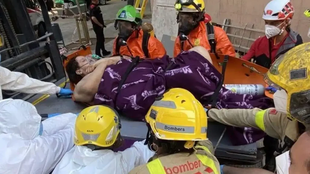 rescate, Barcelona, español, 250kg, límite, hombre, vivía, bajo, toneladas, basura, kilos, 250, lograron, bomberos, local, policía, rescatar, dramático, operativo, casa, Prat, Llobregat, síndrome, Diógenes,