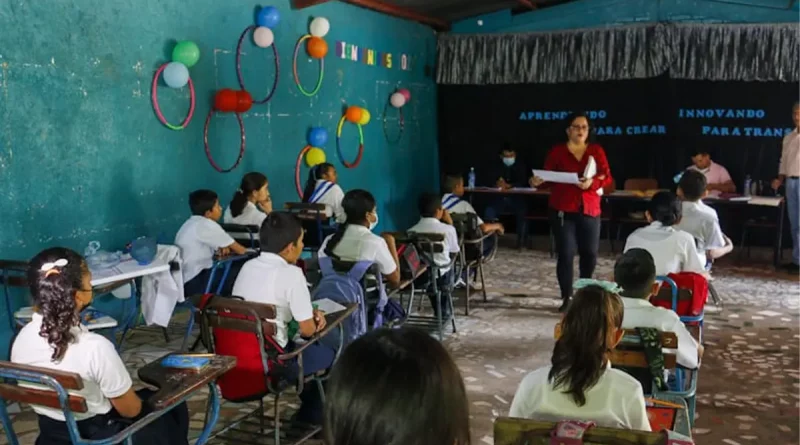 colegios publicos, managua, estudiantes destacados, certamen educativo,