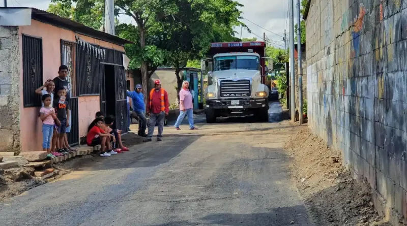 calles para el pueblo, nuevas calles, mejoramiento de calles, alcaldia de managua, reyna rueda, barrio oswaldo mazanares,