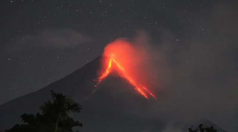volcán, mayon, filipinas, alerta, evacuaciones, personas, cinturón, fuego