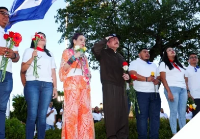 Foto de daniel ortega, mausoleo, plaza, revolución, noticias, carlos, fonseca