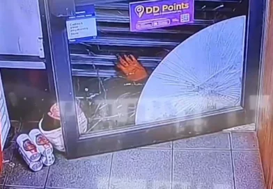 video, ladron, asalto tienda, cerveza, robo, asalto, policia