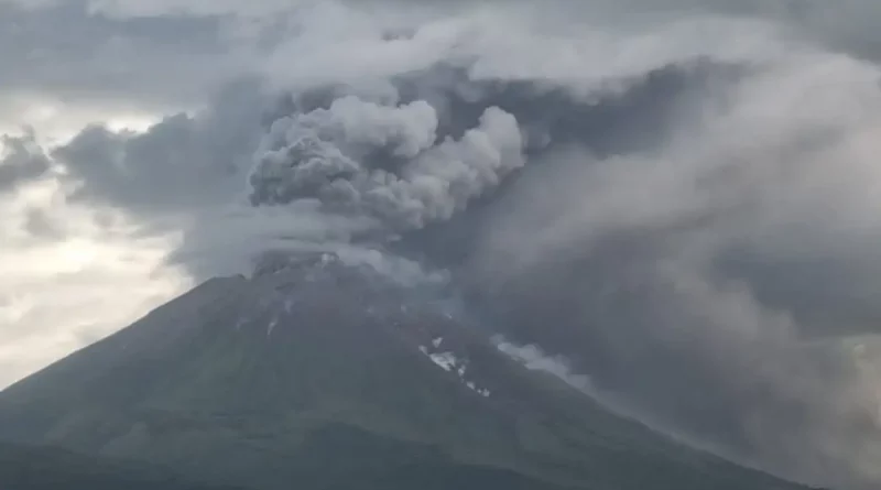volcan san cristobal, chinandega, ineter, explosion, cenizas,