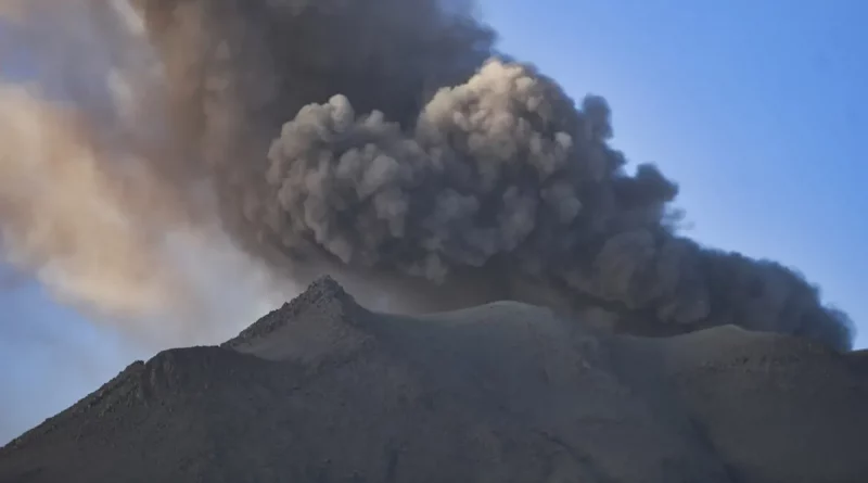 perú, volcán, ceniza, nube, volcan ubinas