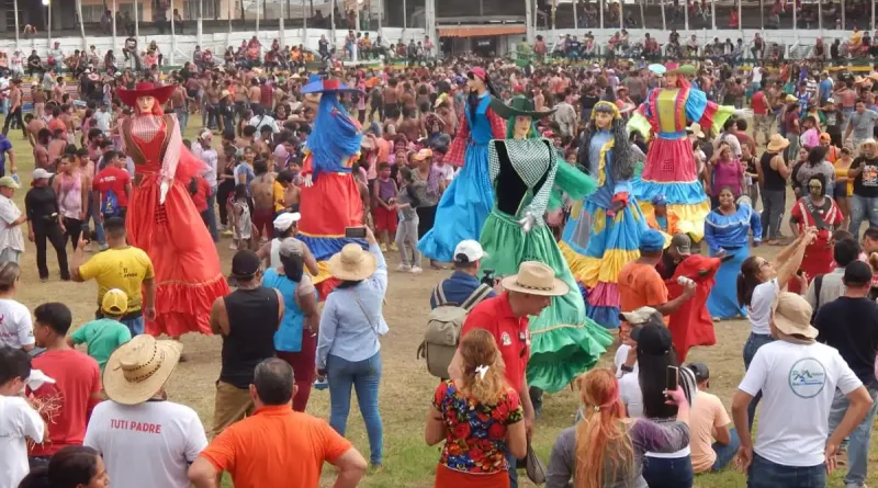 festival de gigantonas, juigalpa, chontales, nicaragua, fiestas patronales, virgen de la asuncion,