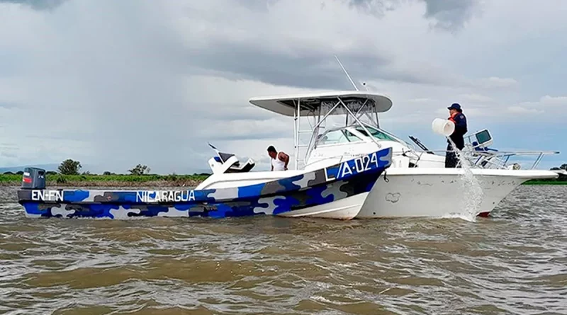 ejercito de nicaragua, fuerza naval, nicaragua, lago, cociblca, nicaragua, granada, embarcación, rescate, embarcacion,