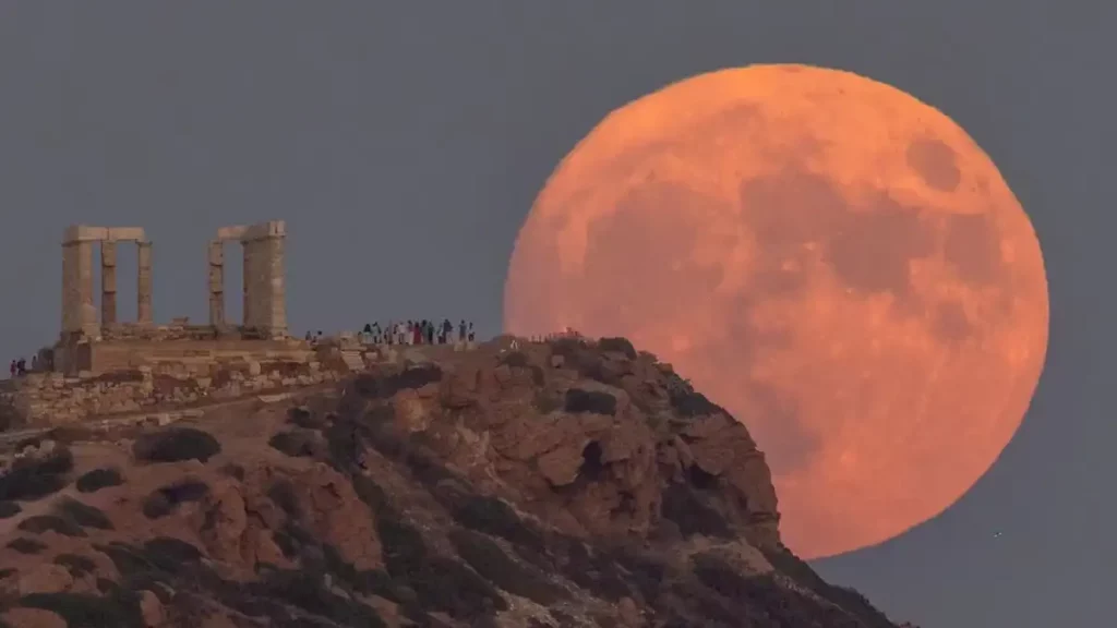 superluna, Luna Azul, imágenes, fenómeno, astronómico, en todo el mundo, redes, agosto, noche, cielo, ilumina, Grecia, Atenas, 