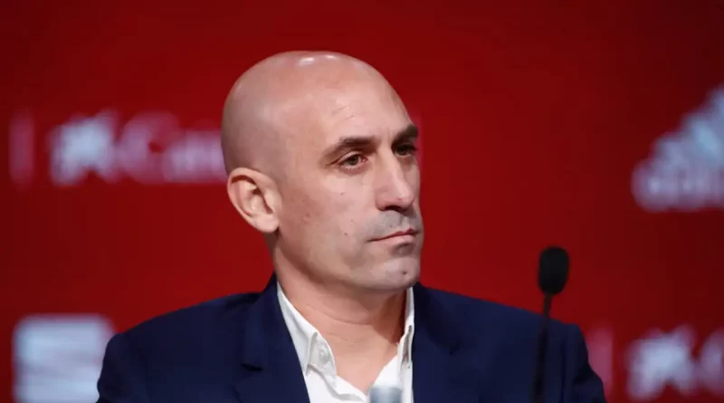 Luis Rubiales, presidente, real federación, española, besar, jugadora, fútbol, Jenni Hermoso, beso sin consentimiento, escándalo, repudio, demanda, renuncia, desencadenado ola,