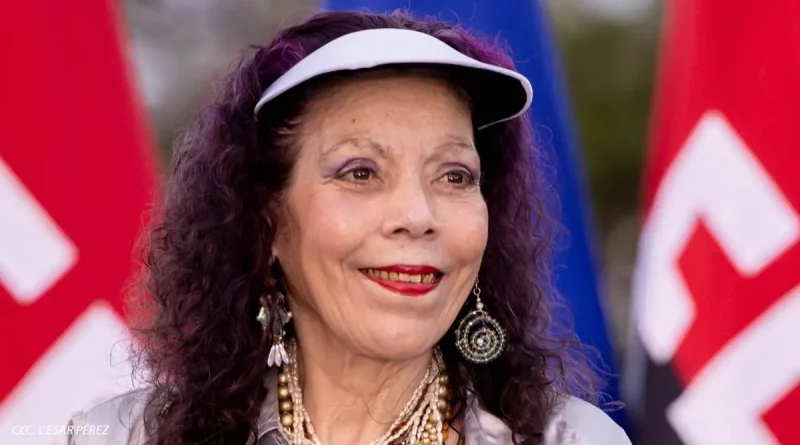 rosario murillo, vicepresidenta de nicaeragua, fuerza naval, ejercito de nicaragua, 43 aniversario,