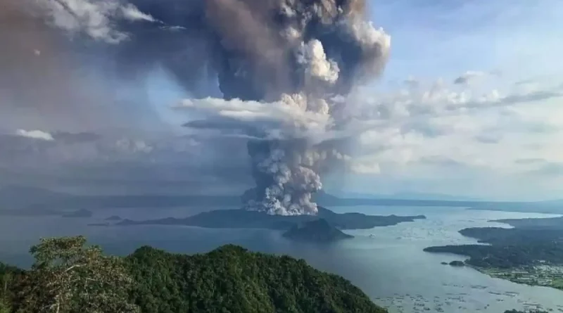 Filipinas, alerta, emisiones, volcán Taal, gases tóxicos, dióxido de sulfuro, cierre de escuelas,