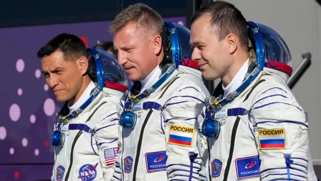 Nasa, Frank Rubio, astronauta, regresa, tierra, espacio, récord, permanecio, Dmitri Petelin, Sergey Prokopyev, rusos, permanecían en el espacio, más tiempo en el espacio, estar, establece, estableció,