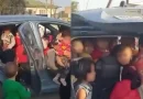 profesora, detenida, detienen, transportaba, 25 niños, transportar, capacidad, 4 personas, vehículo, Uzbekistán, Asia, diseñado, 4 pasajeros, menores, pequeños, carro,