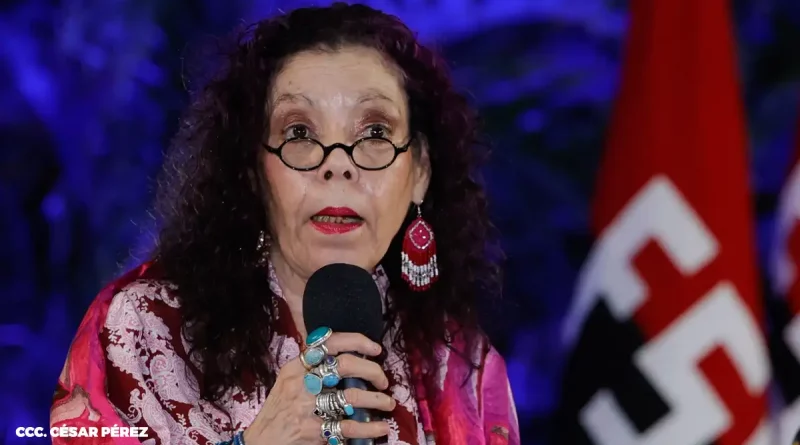 rosario murillo, vicepresidenta de nicaragua, huipil, cultura de nicaragua,