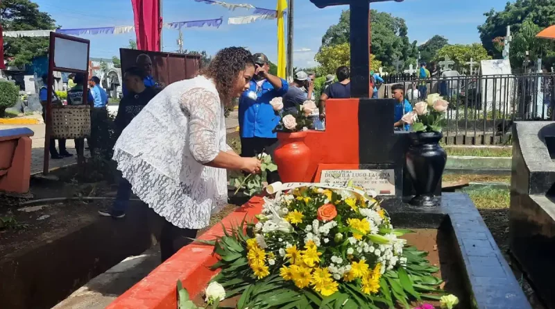 cementerio oriental, nicaragua, alcaldesa de managua, reyna rueda, heroes y martires, dia de los muertos, 2 de noviembre, dia de los difuntos,