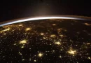 atmósfera, terrestre, Tierra, NASA, capta, captura, comparte, imágenes, fotografías, impresionantes, fascinantes, ayos solares, iluminando, luna, luces urbanas, estación espacial, Jasmin Mogbeli,