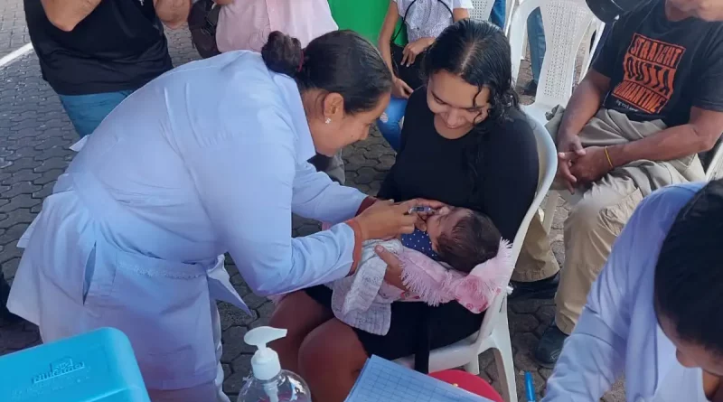 enfermera, vacunacion, minsa, matagalpa, nicaragua, niño, vacuna, madre de familia,