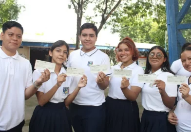 nicaragua, colegio experimental mexico, estudiantes, bachilleres, bono complementario, universidad