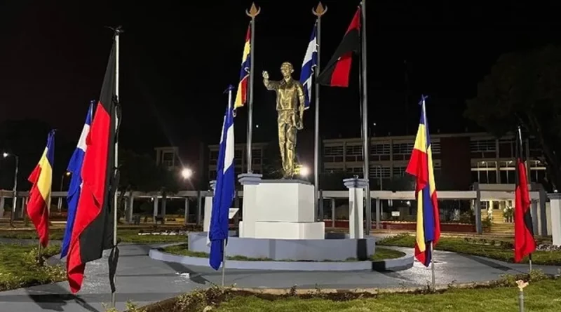 Unan-León rinde homenaje al Comandante Carlos Fonseca Amador con nuevo monumento