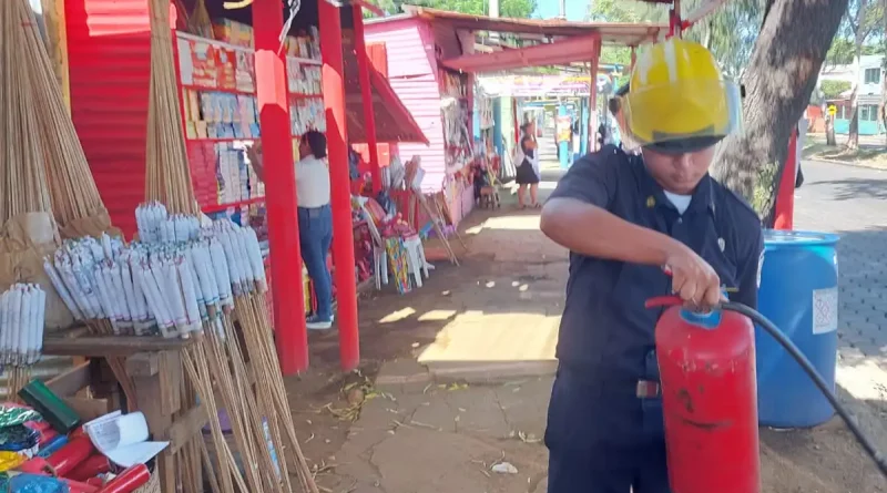 puesto, venta de polvora, bomberos, bomberil, estintor, cuetes, polvora, venta,