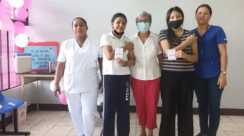 vacuna, campaña de vacunación, vph, minsa, niñas, enfermeras, mascarilla, tarjeta de vacunación, virus del papiloma humano,